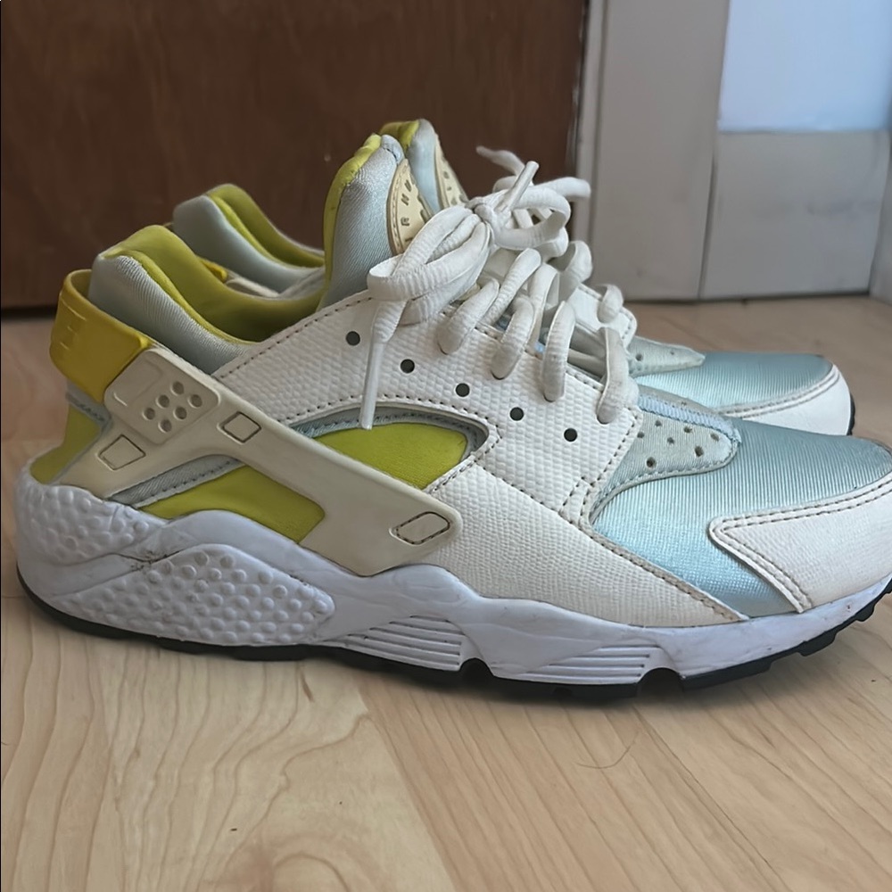 Nike Air Huarache in White and Yellow